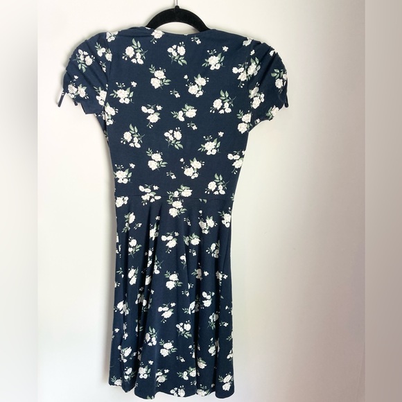 Hollister Women’s navy floral wrap dress with shoulder ties- XS Long - Picture 7 of 7
